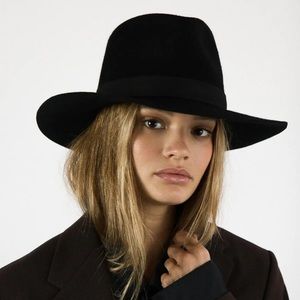 Brand New With Tags Janessa Leone Luca Hat size L